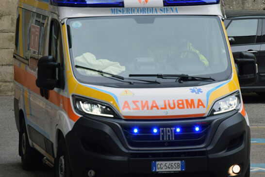 Incidente tra auto e moto: grave un 59enne