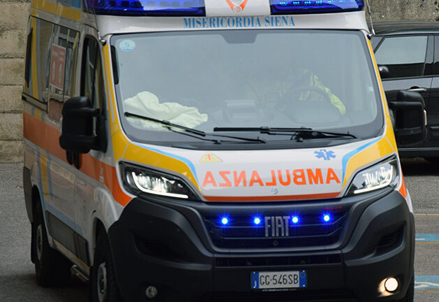 Incidente tra auto e moto: grave un 59enne