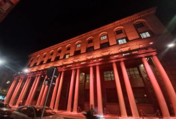 Intesa Sanpaolo accende le luci contro la violenza sulle donne
