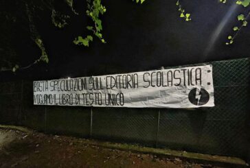 ll Blocco Studentesco Siena protesta contro il caro libri