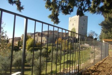 Nuova ringhiera al posto della staccionata a Vertine