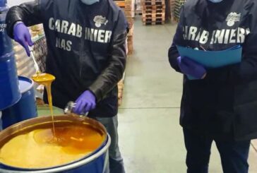 Nas sequestrano 39 tonnellate di dolci tipici natalizi