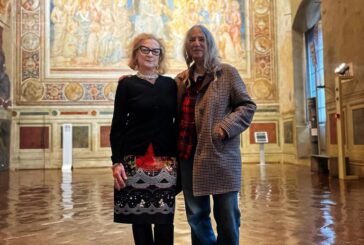 Patty Smith in visita alla Maestà di Simone Martini