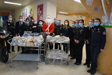 I Carabinieri in visita ai bambini ricoverati alle Scotte