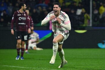 La Juve vince 2-1 in rimonta a Salerno, resta a -2 dall'Inter
