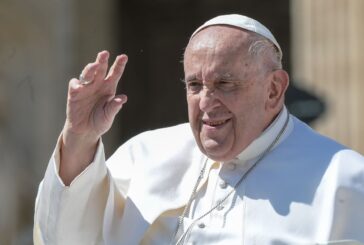 Papa Francesco "La guerra è un crimine contro l'umanità"