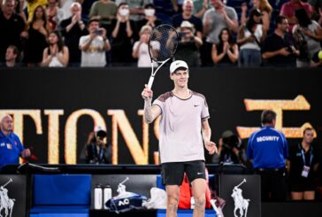 Sinner batte Djokovic e vola in finale a Melbourne