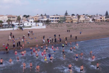 Nel mare del Trapanese un bagno di Capodanno per accogliere il 2024