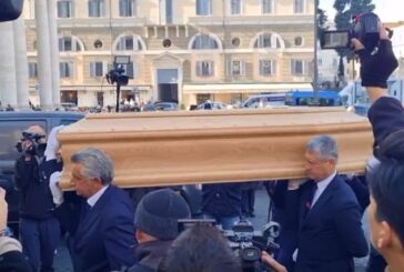 A Roma applausi e commozione per l'ultimo saluto a Sandra Milo