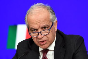 Piantedosi in Libia "Avvio immediato progetti per rimpatri volontari"