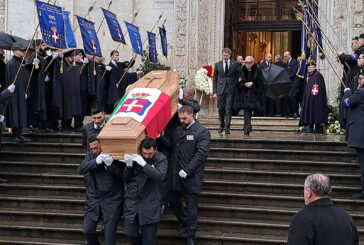 A Torino funerali Vittorio Emanuele, immagini dell'uscita del feretro