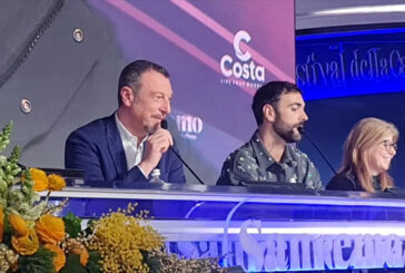 Sanremo, Amadeus e Mengoni cantano insieme "Bella ciao"
