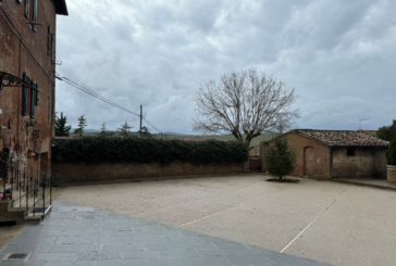 Taglio del nastro per la nuova Piazza del Pozzo a Lucignano d’Arbia