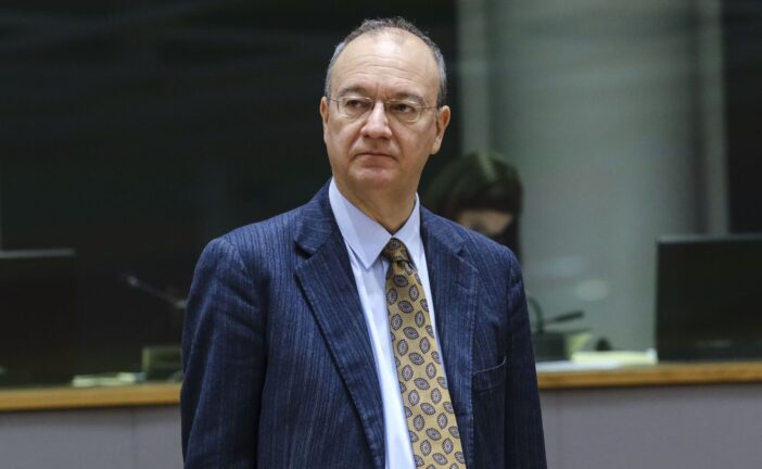 Pd Siena: “Le teste pensanti sono pericolose”