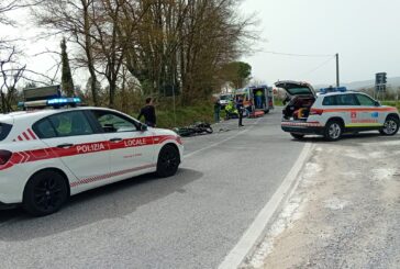 24enne ferito in uno scontro auto-moto a Pian del Lago