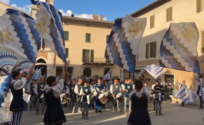 Il Bianco e l’Azzurro: ed è Festa Medievale in Val d’Orcia