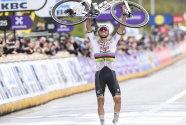 Bis alla Parigi-Roubaix per il campione del mondo Van der Poel