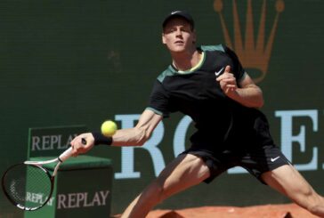 Sinner eliminato in semifinale da Tsitsipas a Montecarlo