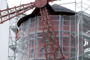 Parigi, si staccano le pale del Moulin Rouge. Nessun ferito