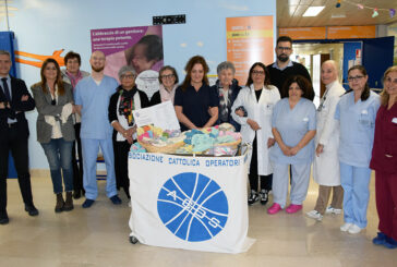 Acos Siena porta doni ai piccoli pazienti della Terapia intensiva neonatale