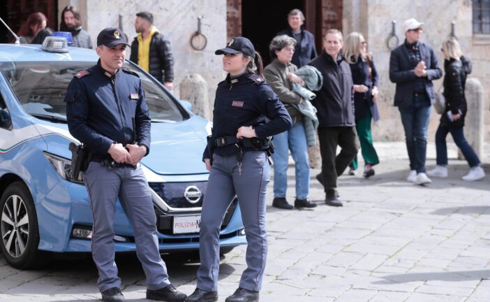 Straniero arrestato dalla Polizia per resistenza e danneggiamento aggravato