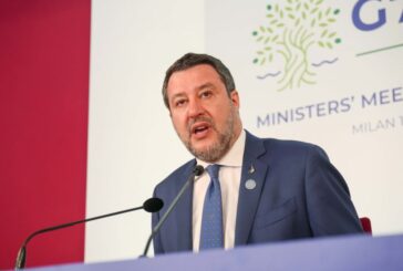 Salvini "Ci vuole più Italia in Europa, poteri forti non ci amano"