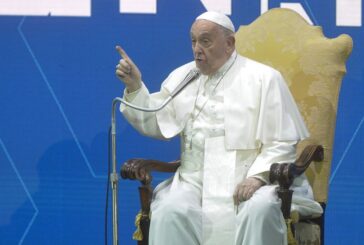 Papa "Il futuro non è solo dei leader ma nelle mani dei popoli"