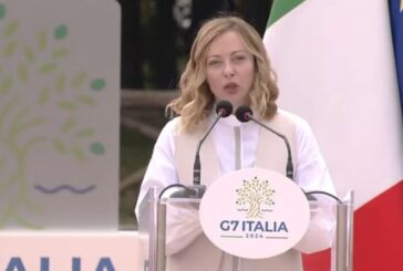 Meloni inaugura centro sportivo a Caivano "Lo Stato non permette zone franche"