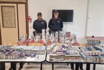 A1: fermato uno straniero con 275 stecche di sigarette rubate