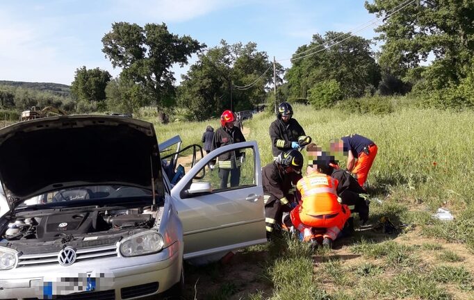 Quattro feriti in un incidente tra due auto a Sant’Antimo