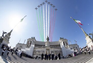 Mattarella depone corona d'alloro all'Altare della Patria