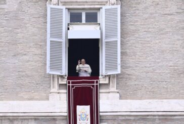 Papa "Agire con ogni mezzo per soccorrere popolazione stremata Gaza"