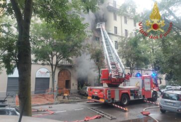 Incendio in una palazzina a Milano, tre morti e tre feriti