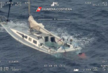 Naufragio al largo della Calabria, c'è una vittima. Si cercano dispersi
