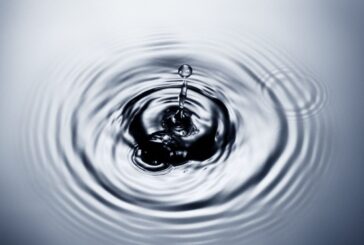 Il 64% degli italiani beve meno di 2 litri d'acqua al giorno