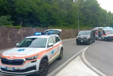 Incidente in Pescaia tra due auto e un motorino: ferito un minore