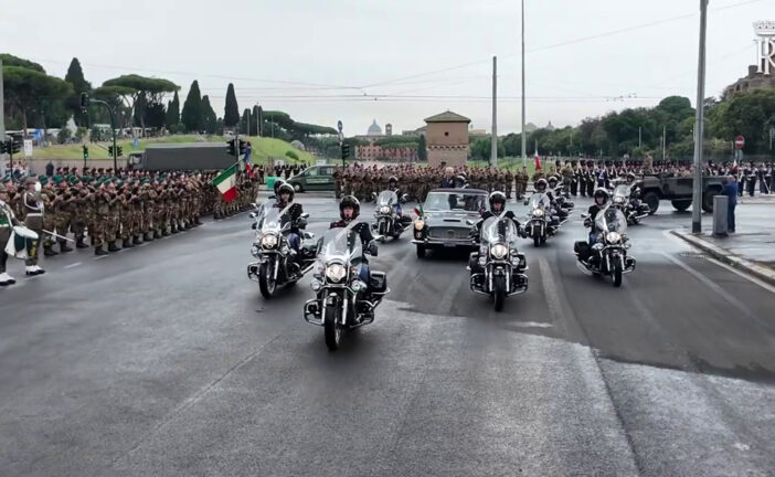 2 giugno, il presidente Mattarella alla parata militare
