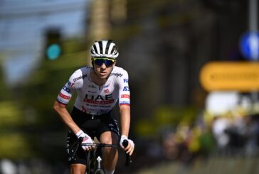 Vauquelin vince a Bologna, Pogacar in maglia gialla