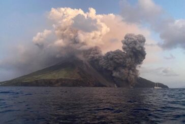 Nuova esplosione sullo Stromboli, nube e cenere sull'isola