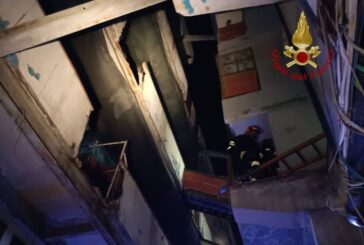 Terza vittima del crollo a Scampia, donna ferita muore in ospedale