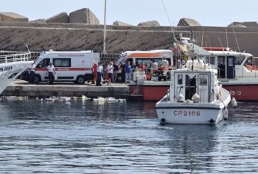 Barca a vela affonda nel Palermitano, un morto e sei dispersi