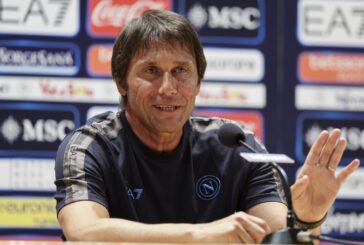 Conte abbraccia Lukaku "La ricostruzione del Napoli continua"