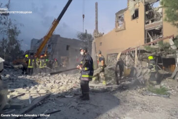 Ucraina, Zelensky "Attacco russo notturno causa 4 morti e 16 feriti"
