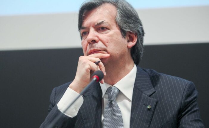 Piccini: “Carlo Messina prende la parola ma…
