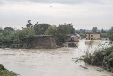 Alluvione in Emilia-Romagna, la pioggia dà un pò di tregua ma resta allerta rossa