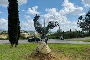 Inaugurato “Il Gallo dei 100 anni” nella rotonda di Montarioso