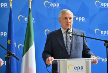 Tajani "Combattimenti in corso, gli italiani lascino il Libano"