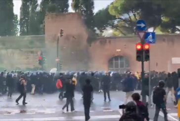 Scontri a Roma tra i manifestanti pro Palestina e le forze dell'ordine