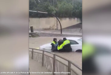 Dana spaventa Barcellona, salvato un uomo intrappolato in auto