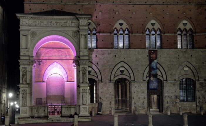 Fonte Gaia si illumina di rosa per la Giornata delle patologie eosinofile